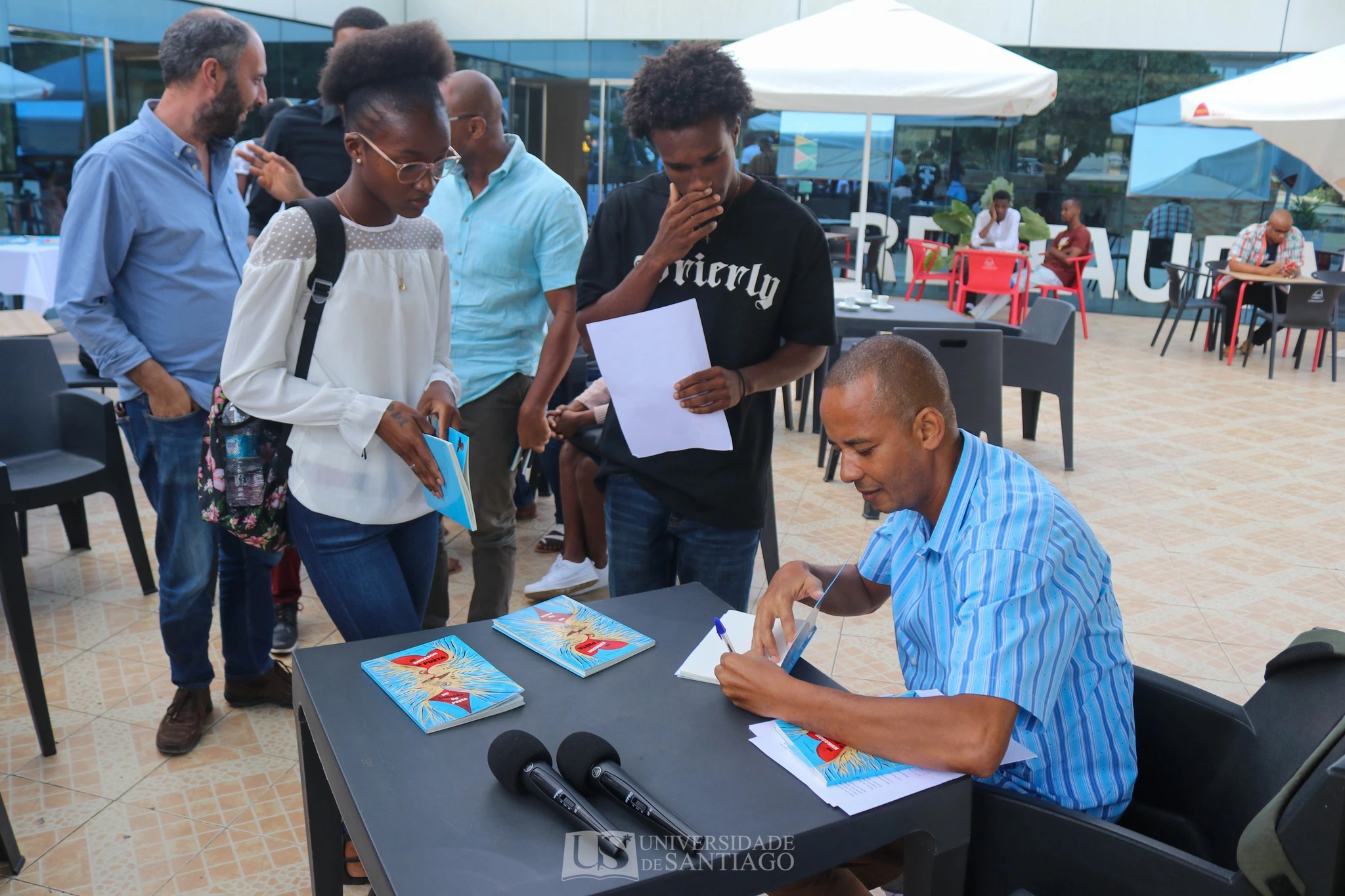 LANÇAMENTO LIVRO NA KURASON DI PUÉTA